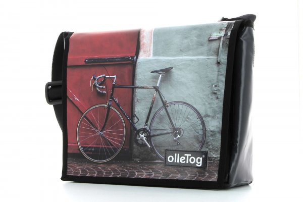 Messenger bag Bruneck Zara racing bicycle, red door, pavement cubes