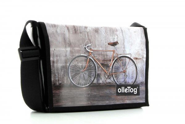 Messenger bag Eppan Kranebit racing bicycle, wall