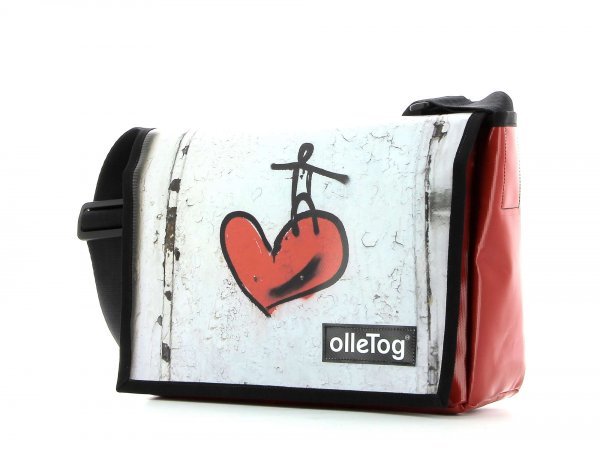 Messenger bag Eppan Kranzelstein heart, red, white, wall