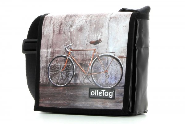 Messenger bag Glurns Kranebit racing bicycle, wall